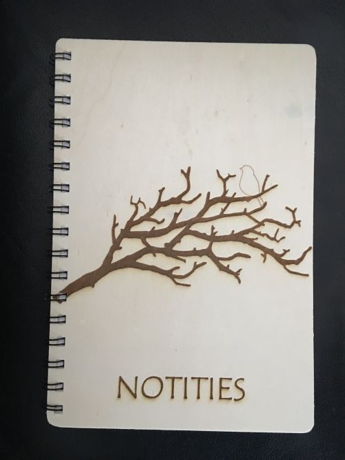 notitieboekje met houten kaft